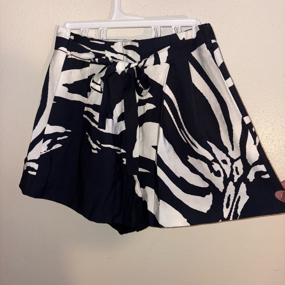 Finders Keepers High Waisted Shorts Size 5